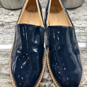 Naturalizer Glossy Navy Loafers size 8 new